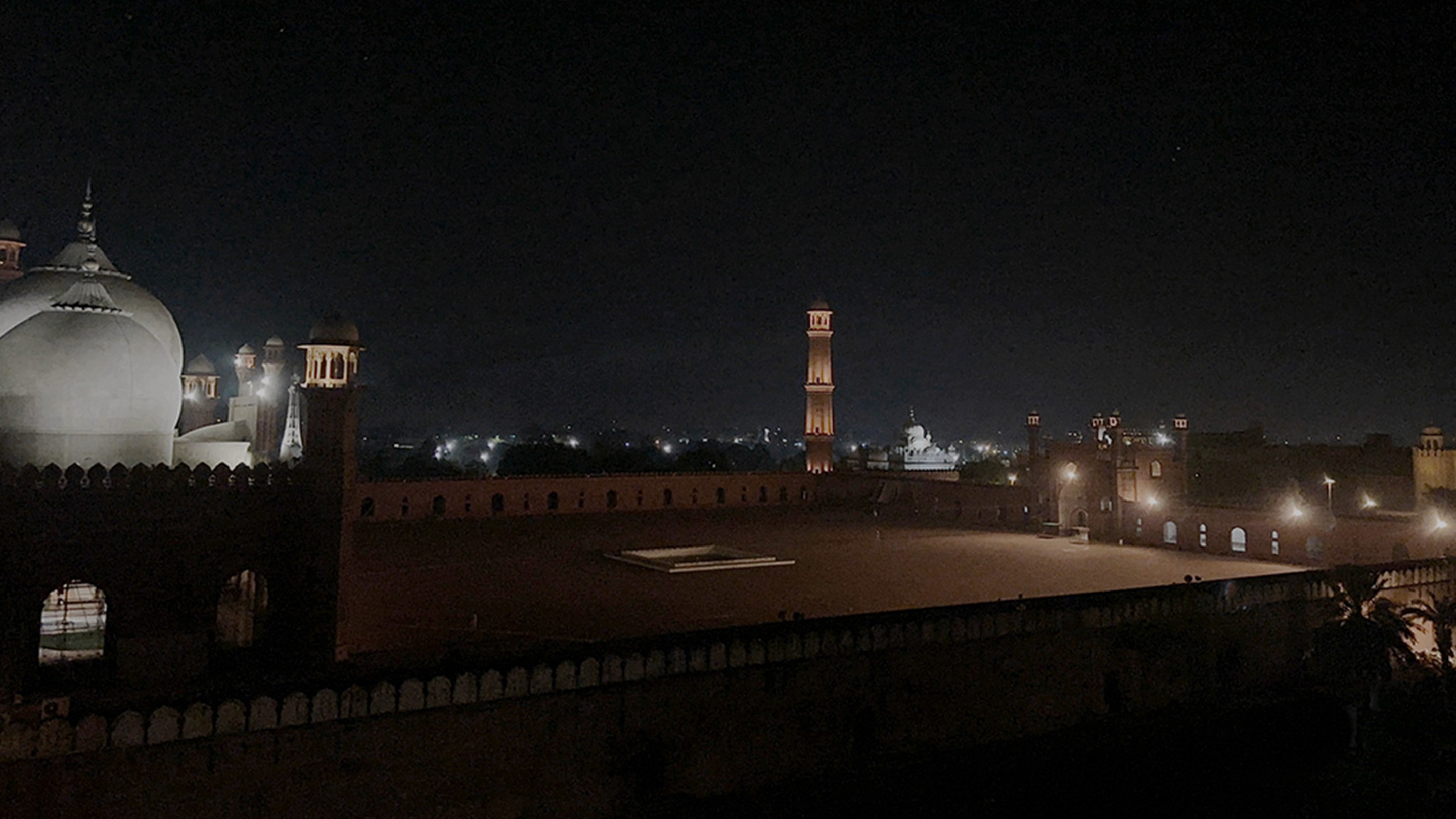 Badshahi Masjid illuminated near Andaaz at night